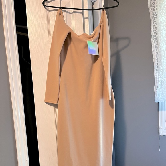 Missguided Bardot fishtail hem dress - off-shoulder midi - size 2 nude - Picture 4 of 5
